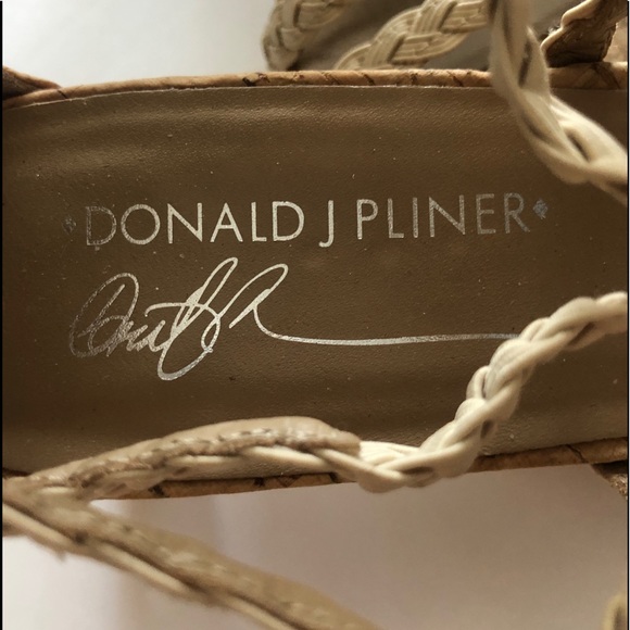 DONALD J PLINER RUNA SANDALS. - Picture 7 of 10